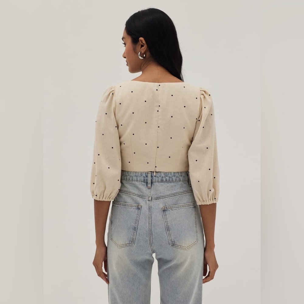 NWT Love, Bonito Women's Beige Cropped Puff Sleeve V Neck Top Size M - Picture 3 of 12
